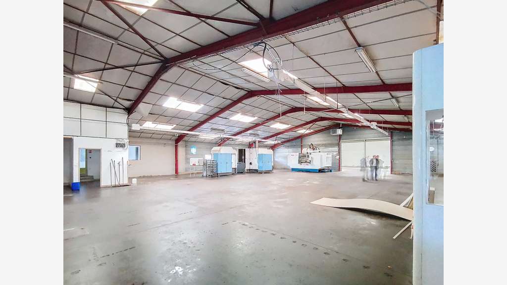 Entrepôt ou atelier 493m² près de Tours et du Mans