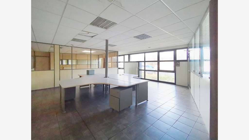 Entrepôt ou atelier 493m² près de Tours et du Mans