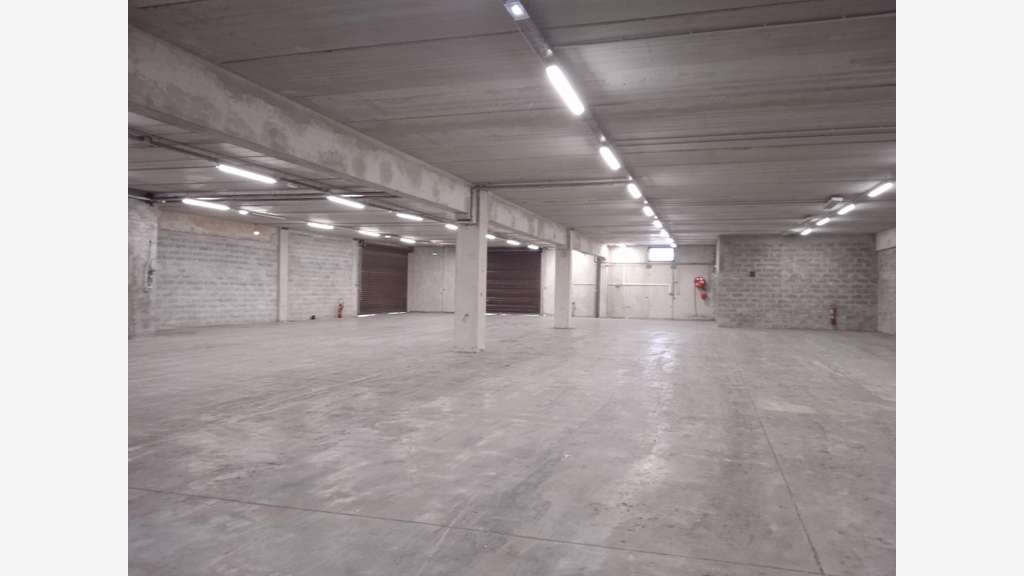 Immeuble d'entrepôts et de bureaux ZI de Carros