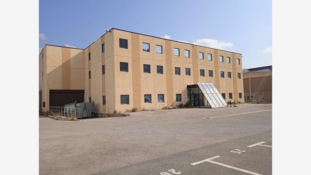 Immeuble d'entrepôts et de bureaux ZI de Carros