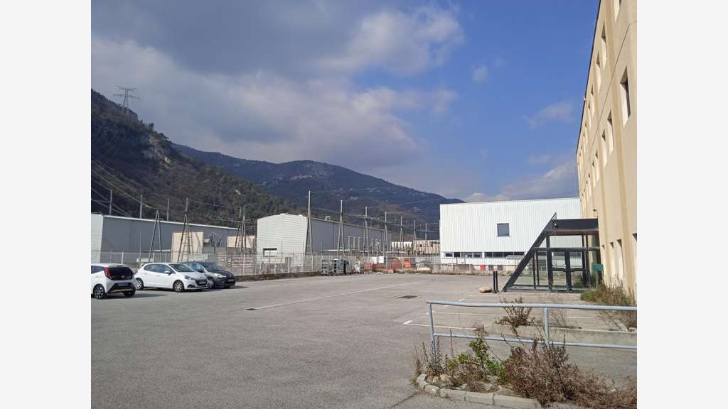 Immeuble d'entrepôts et de bureaux ZI de Carros