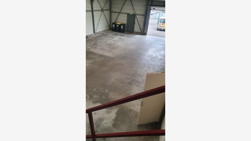 LOCAL D'ACTIVITE  310 M2 ZONE COMMERCIAL