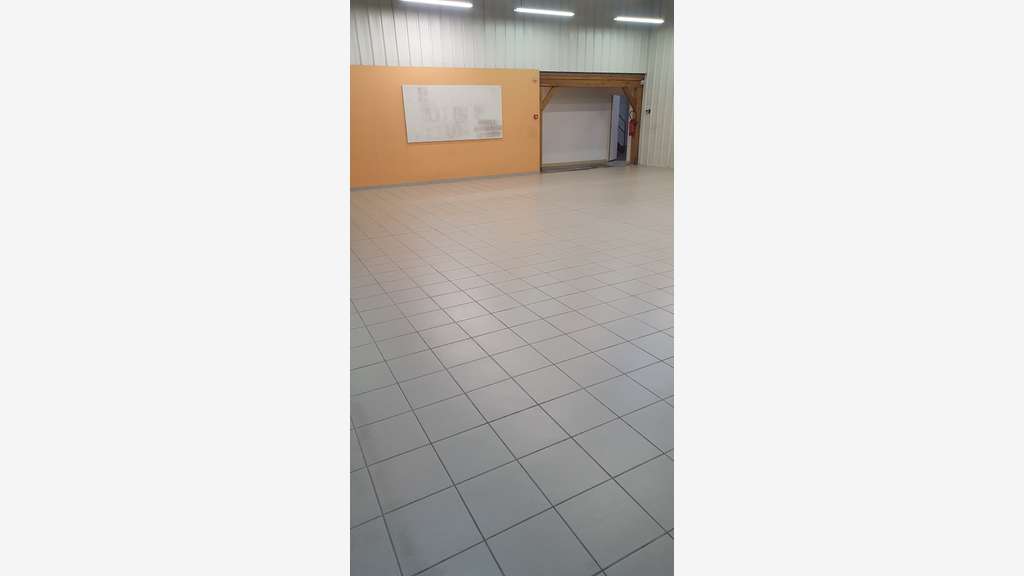 LOCAL D'ACTIVITE  310 M2 ZONE COMMERCIAL
