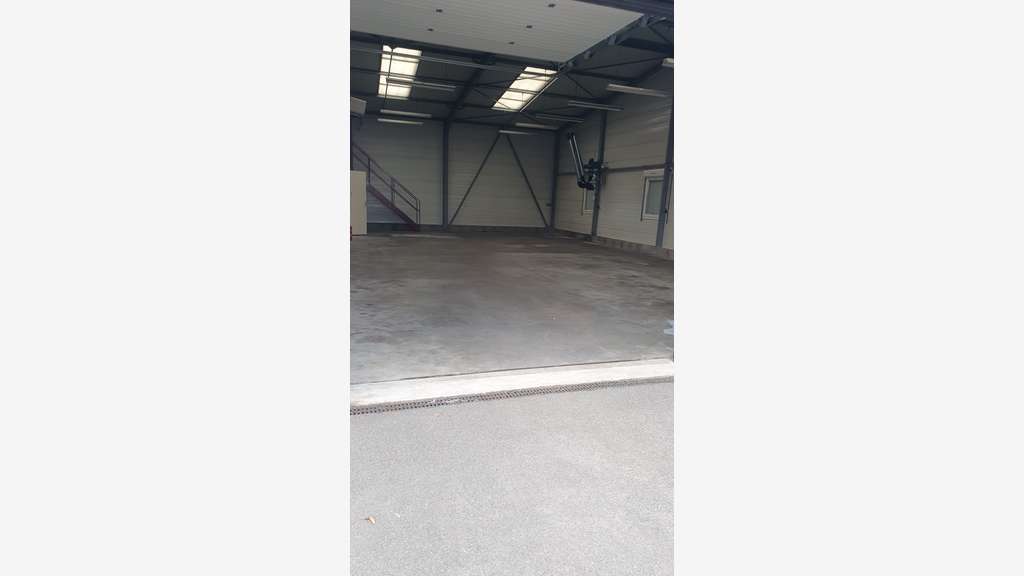 LOCAL D'ACTIVITE  310 M2 ZONE COMMERCIAL