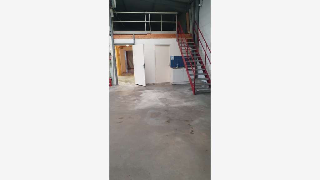 LOCAL D'ACTIVITE  310 M2 ZONE COMMERCIAL