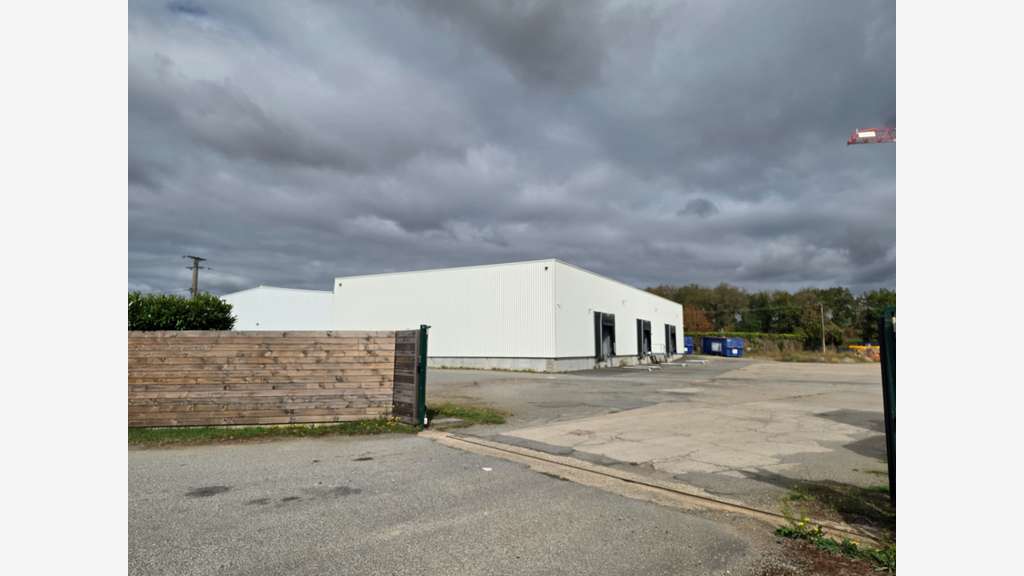 Local d'activité entrepôt 1800m²
