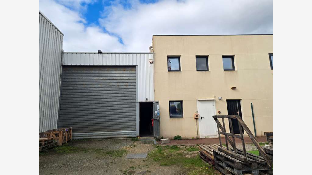 Local d'activité entrepôt 1800m²
