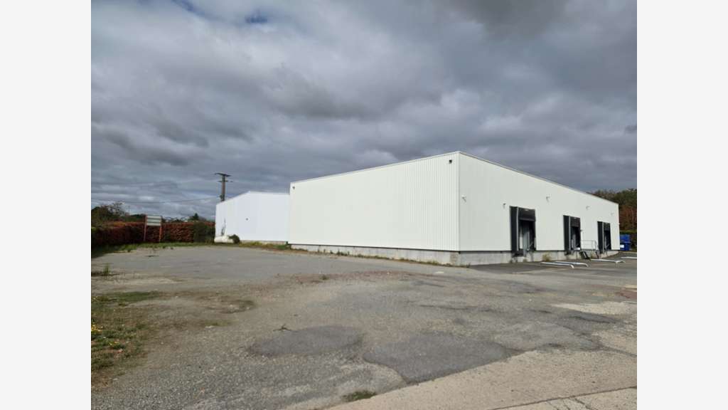 Local d'activité entrepôt 1800m²