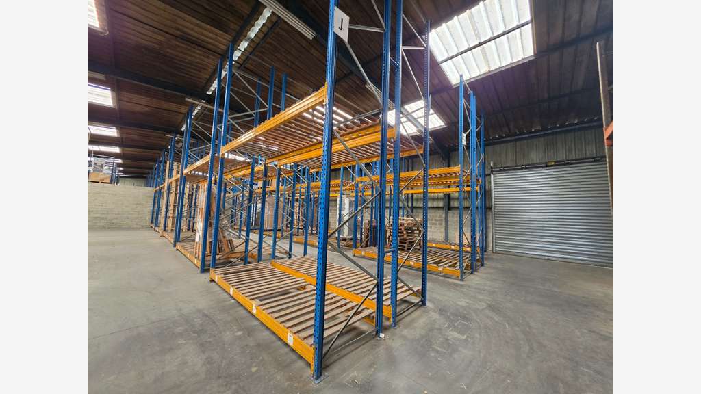 Local d'activité entrepôt 1800m²