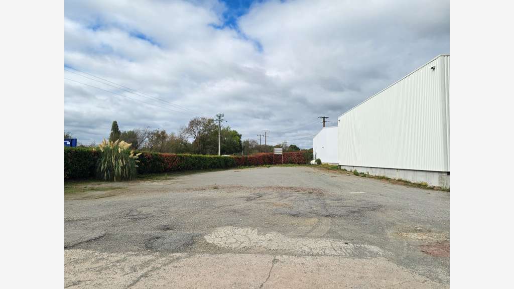 Local d'activité entrepôt 1800m²