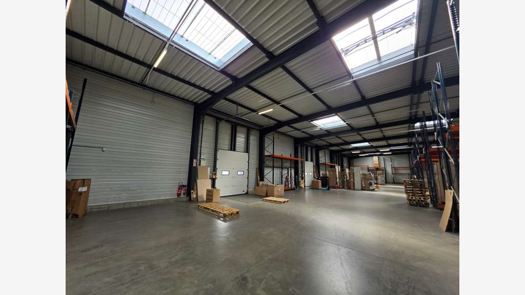 Local d'activité entrepôt 1800m²