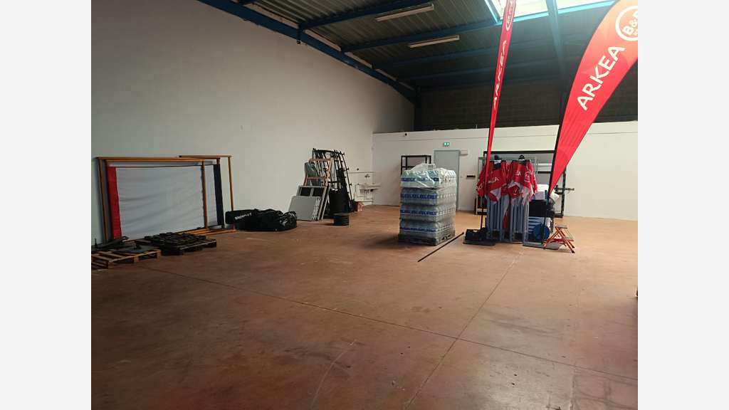Local d'activité mixte 400m² à louer à Bruz