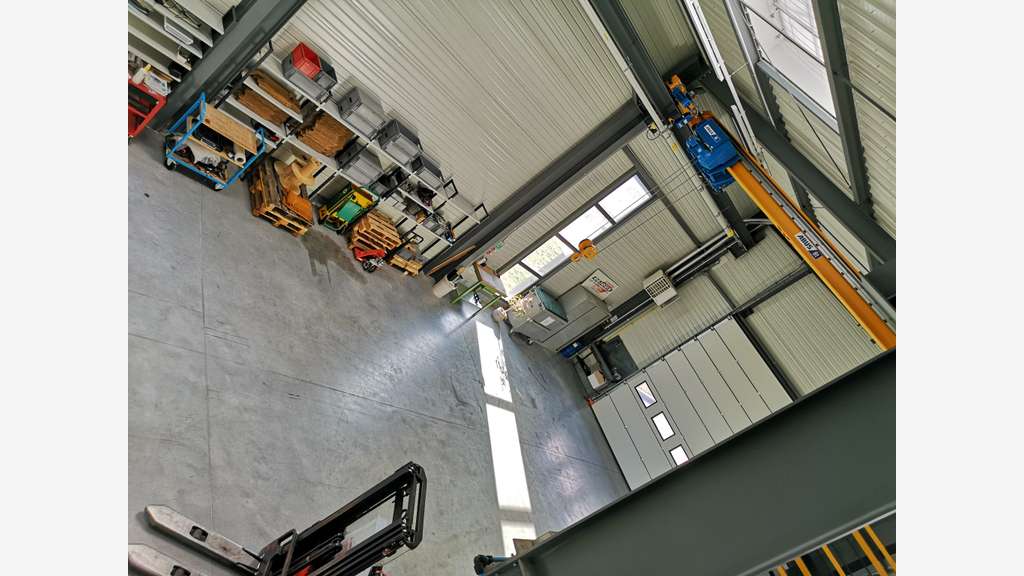 Local industriel 715 m² avec bureaux, po