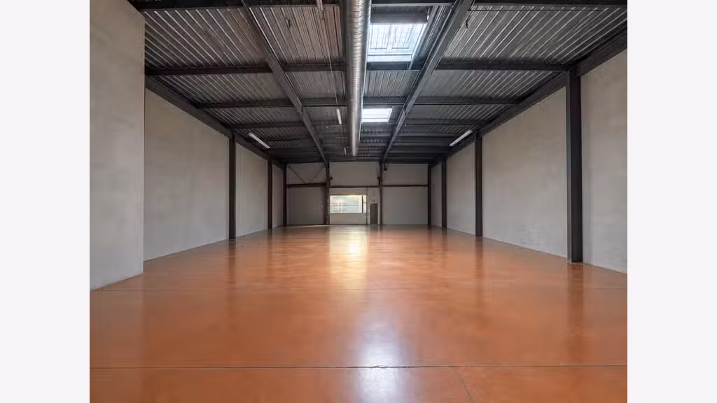 À LOUER – PLATEFORME LOGISTIQUE DE 4 594 M² – DOMA