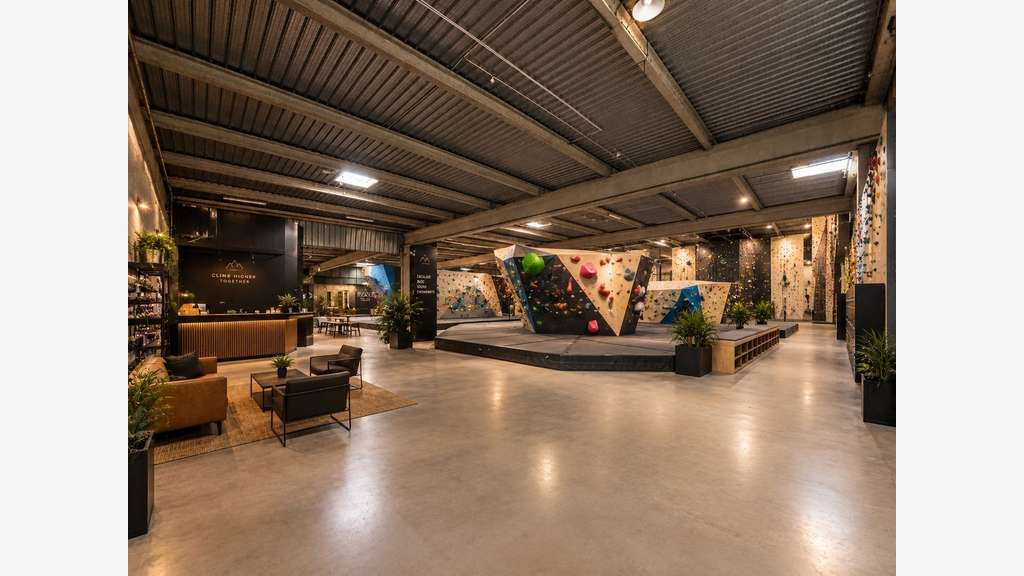 À LOUER – PLATEFORME LOGISTIQUE DE 4 594 M² – DOMA