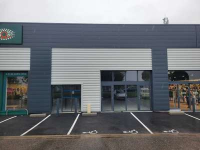 Location Locaux commerciaux - Boutiques à Saint-Germain-du-Puy