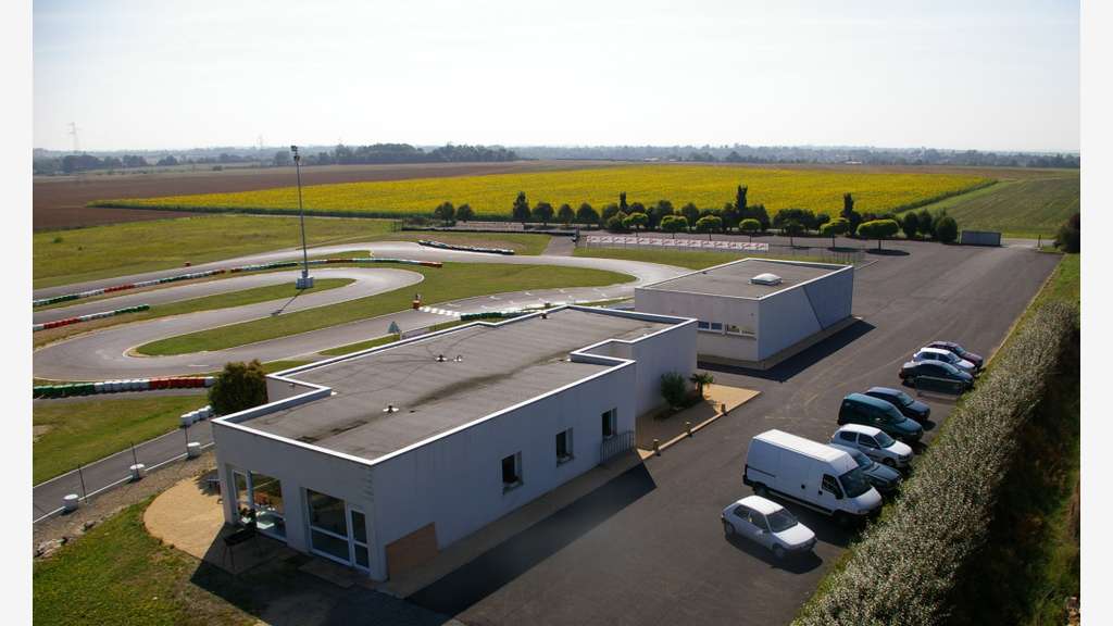 A louer circuit de karting refait à neuf à Chauray