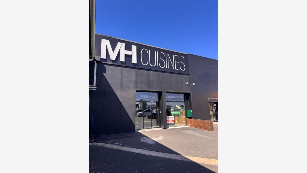 LOCAL COMMERCIAL 243 M² – POITIERS SUD – EXCELLENT
