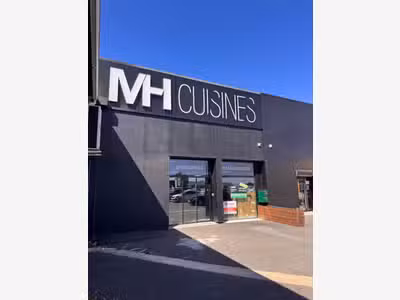 LOCAL COMMERCIAL 243 M² – POITIERS SUD – EXCELLENT