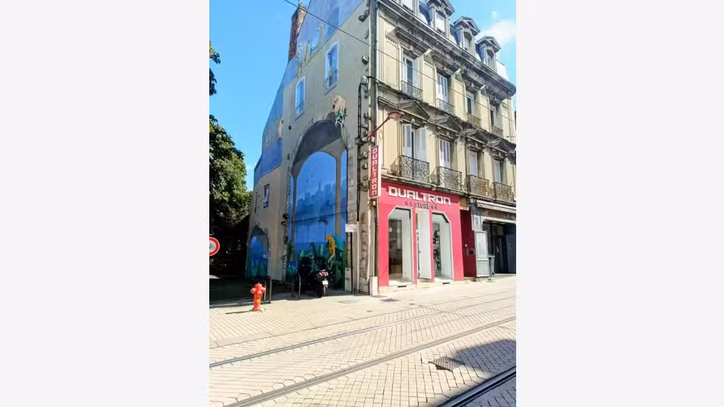 Local commercial d’angle 55 m² + cave 25 m²