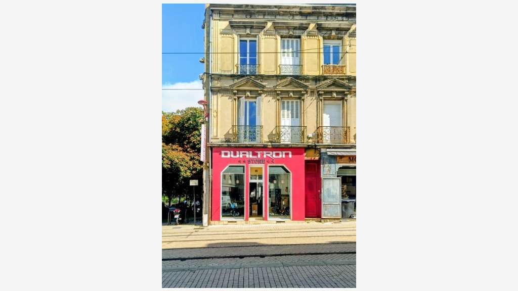 Local commercial d’angle 55 m² + cave 25 m²
