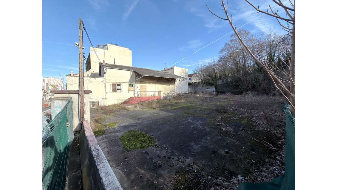 Location terrain nu / parking à Noisy le sec