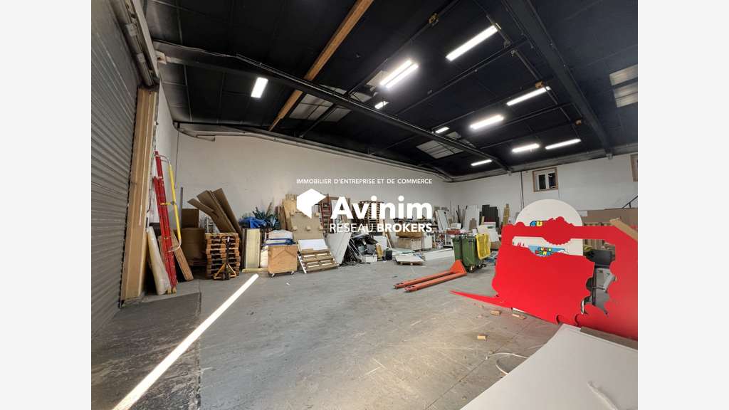 A louer local 330m² à Saint-Germain-lès-Arpajon