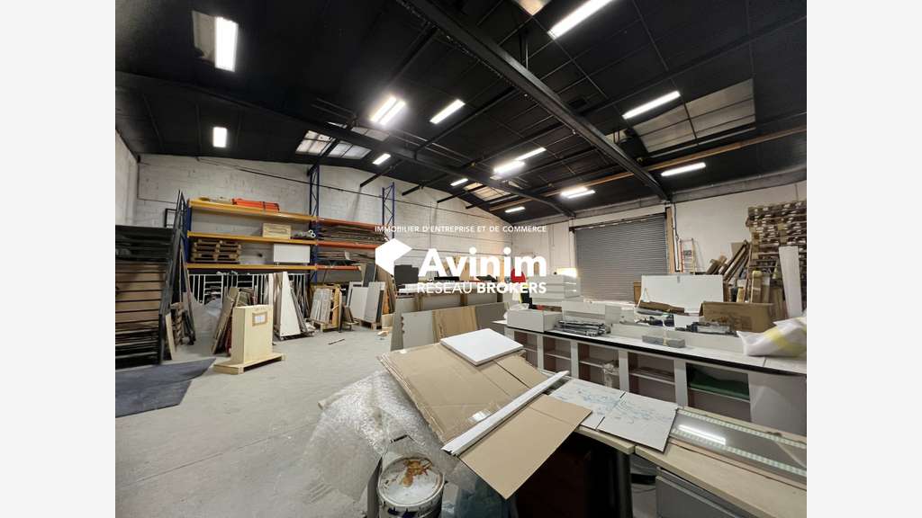 A louer local 330m² à Saint-Germain-lès-Arpajon