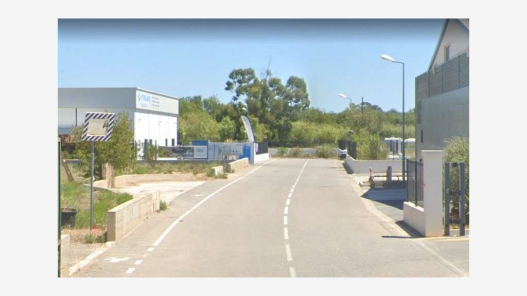 Loue entrepôts bureaux 850m² La Moutonne (la Crau)