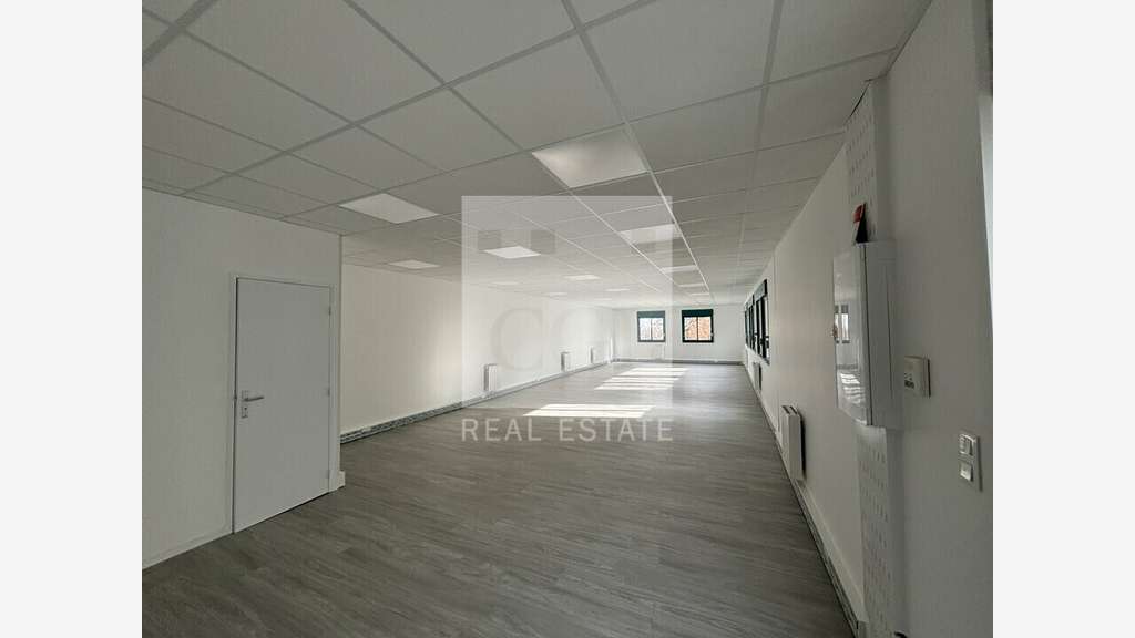 A louer bureaux de 280m² à La Tour de Salvagny