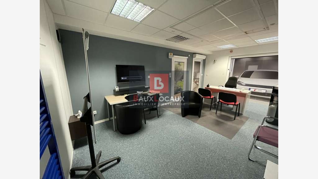 Bureaux de 340m² à louer au 1er étage le Pontet