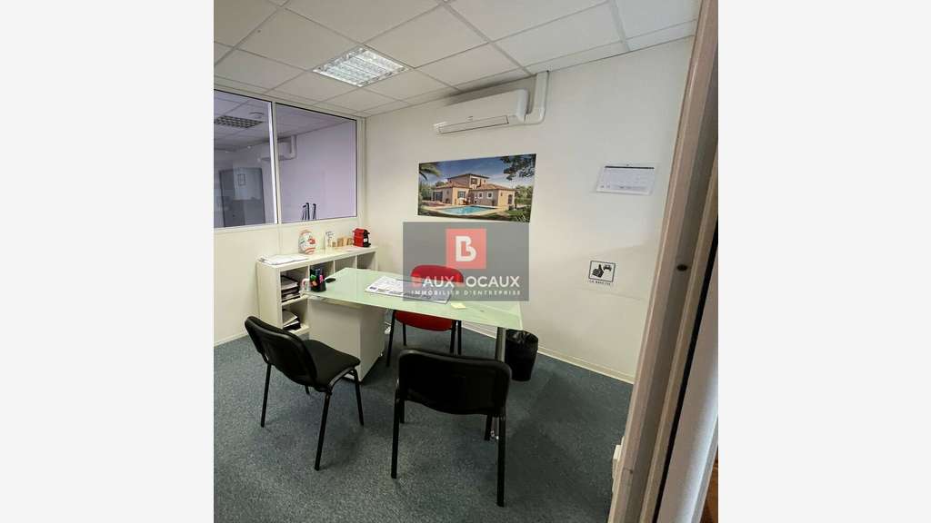 Bureaux de 340m² à louer au 1er étage le Pontet