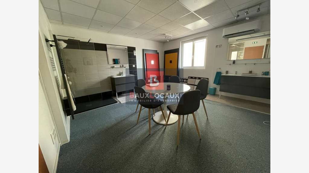 Bureaux de 340m² à louer au 1er étage le Pontet