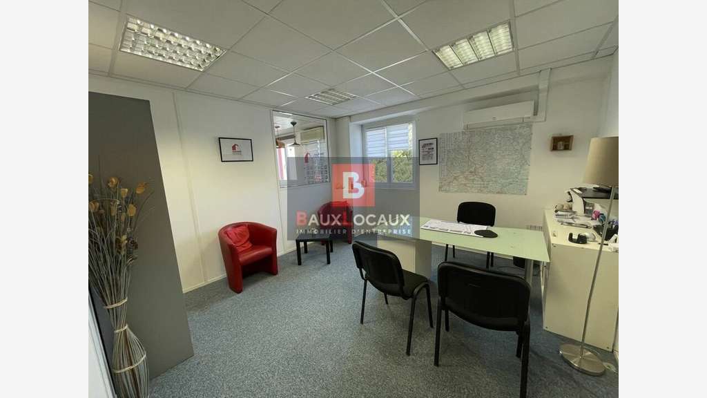 Bureaux de 340m² à louer au 1er étage le Pontet