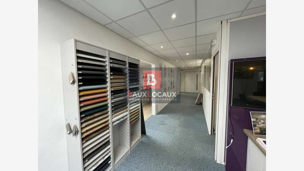 Bureaux de 340m² à louer au 1er étage le Pontet