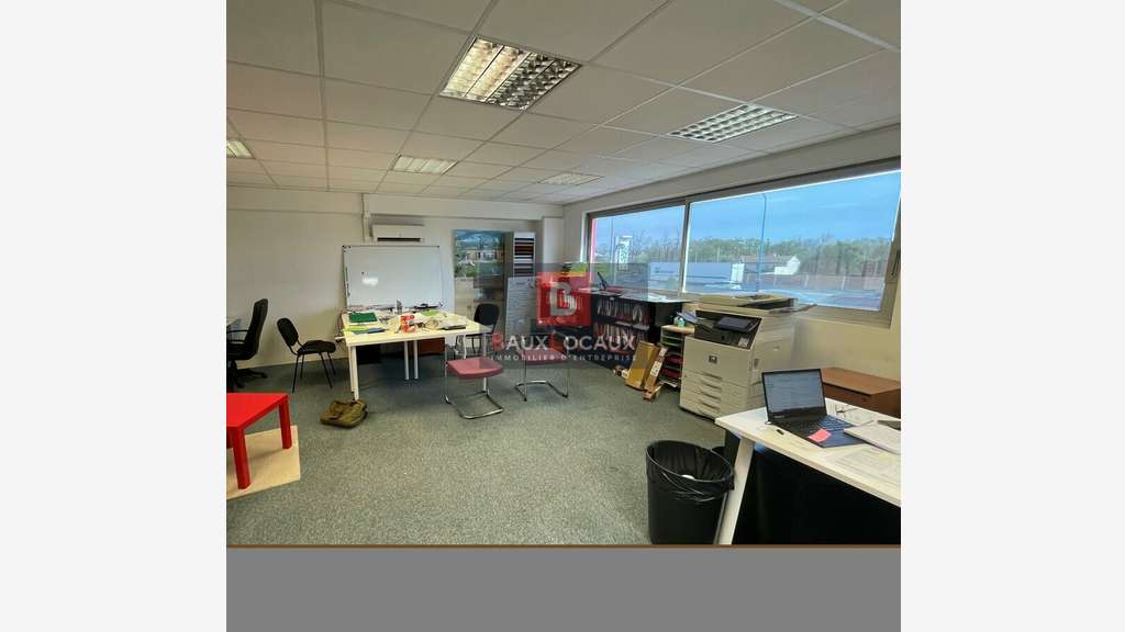 Bureaux de 340m² à louer au 1er étage le Pontet