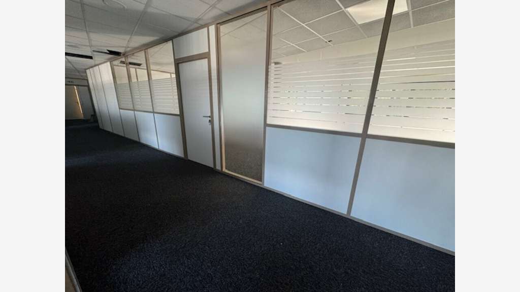 A louer bureaux de 195m² en RDC à Limas