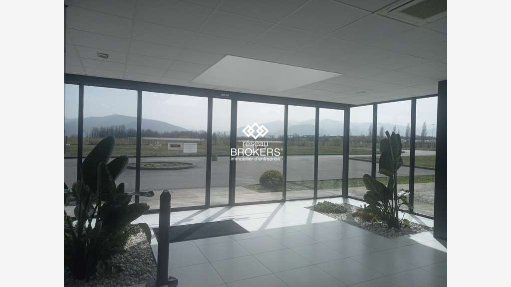 A louer local commercial proche A64 à Lannemezan