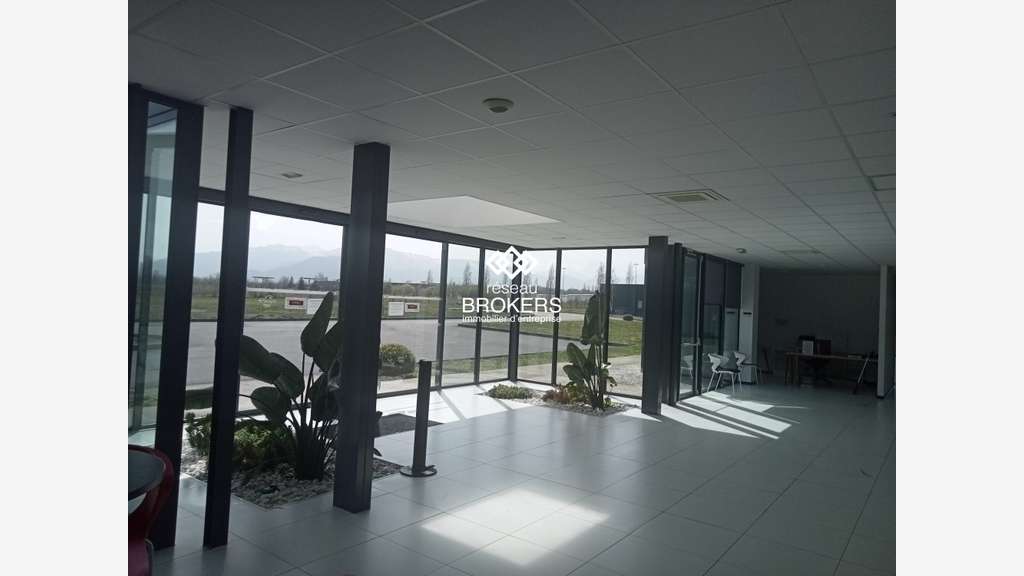 A louer local commercial proche A64 à Lannemezan