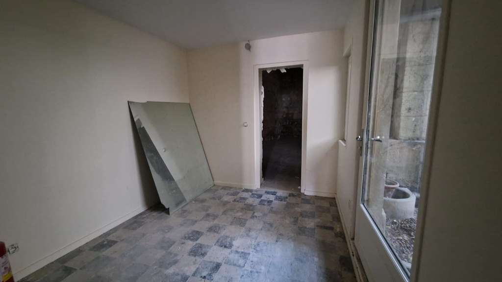 Loue local 130m² + 10m² cour intérieure à Bordeaux