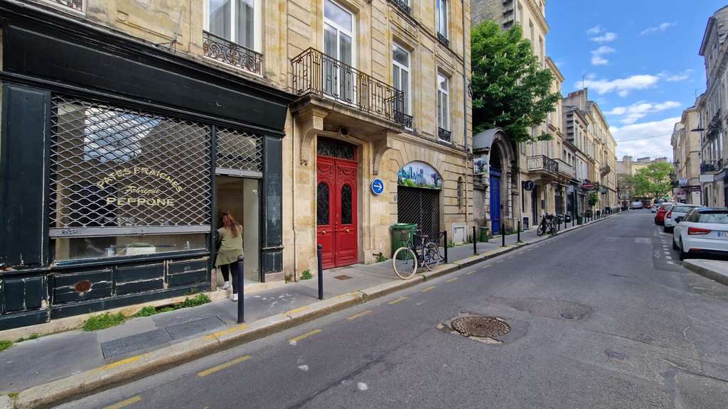 Loue local 130m² patio 10m² Bordeaux hyper centre