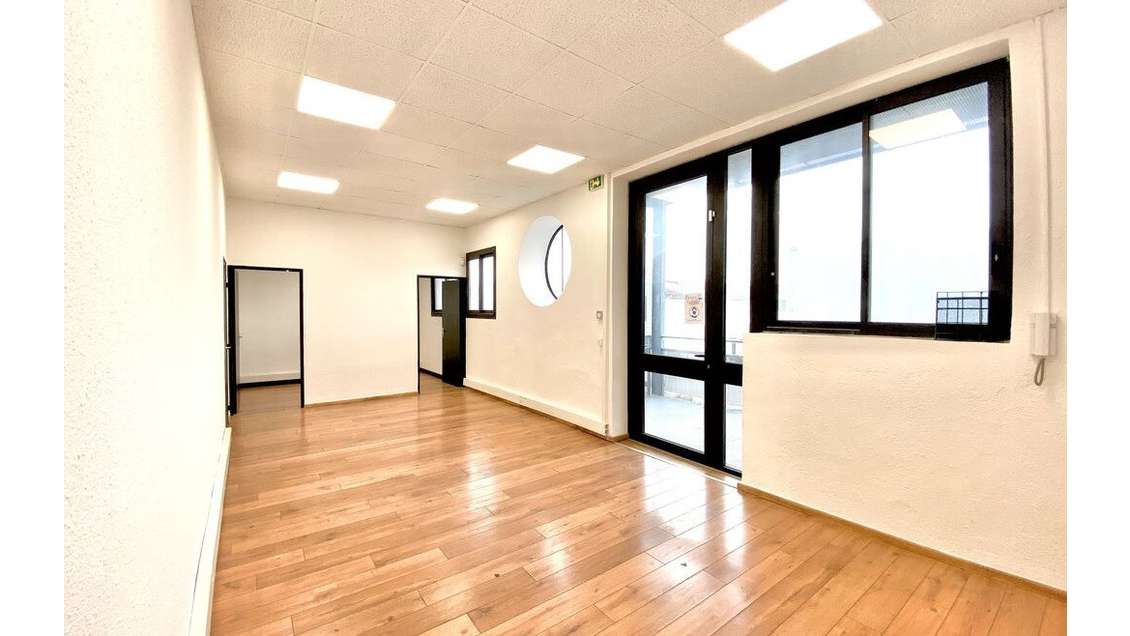 Local de 197m² à louer Marseille St Marcel 13011