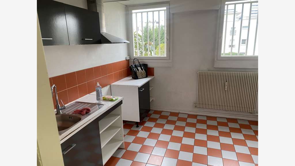A louer local commercial de 204m² à Ivry-sur-Seine