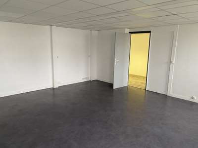 A louer local commercial de 204m² à Ivry-sur-Seine