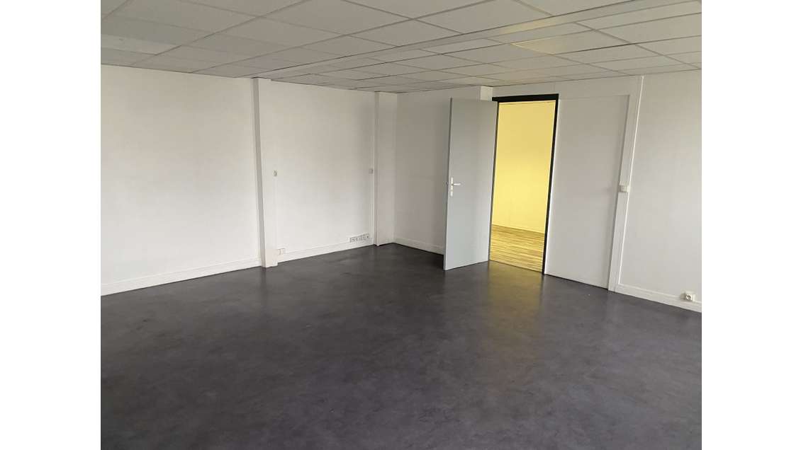 A louer local commercial de 204m² à Ivry-sur-Seine
