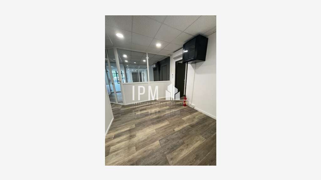 Loue local d'activités de 285m² Aubagne les Paluds