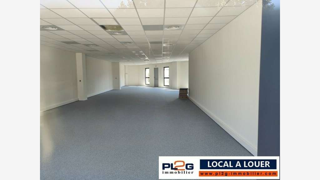 À louer local commercial 105m² à Salon-de-Provence