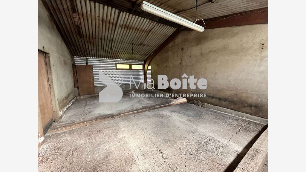 A louer local 500m² avec terrain de 1000m² Cherier