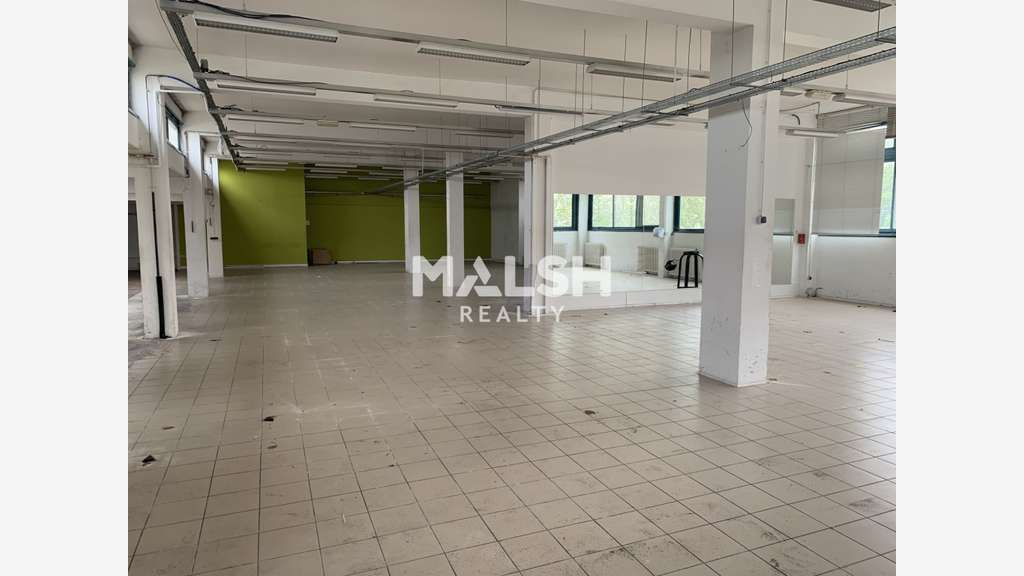 A louer local de 576m² en RDC à Rillieux la Pape