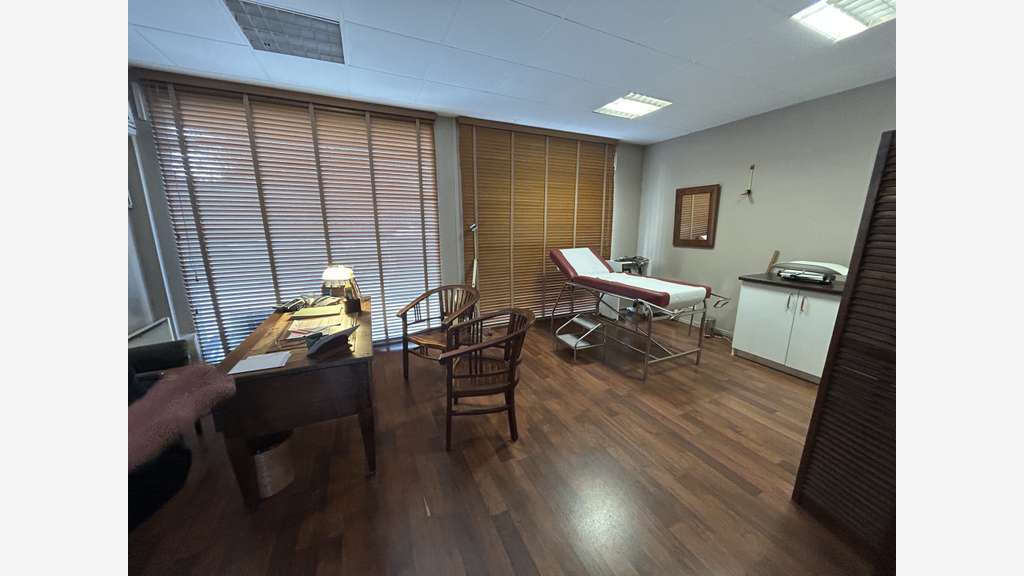 Loue local 76m² en RDC à Lyon 69006 Rue Tête d'or
